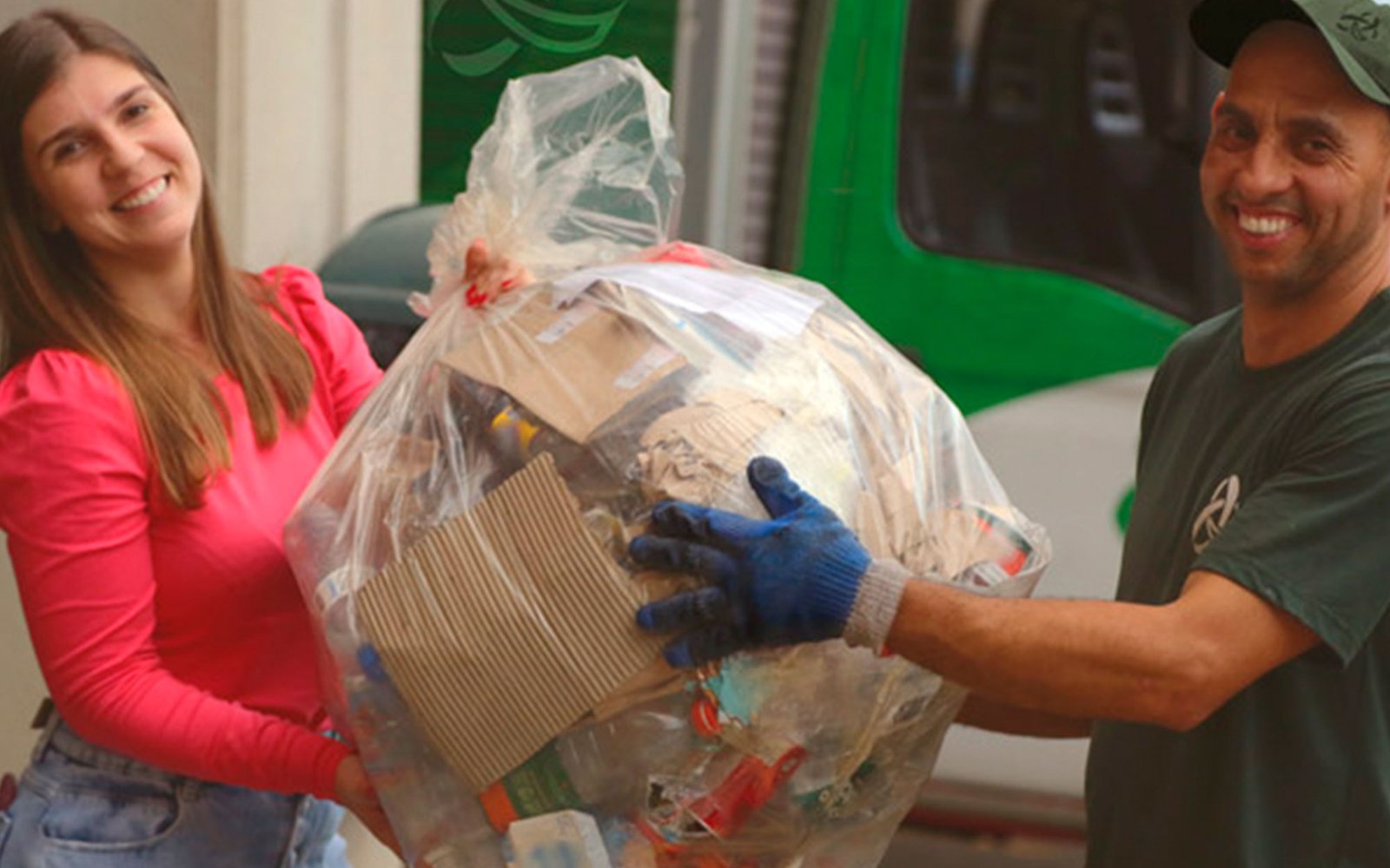 Entrega dos recicláveis na porta